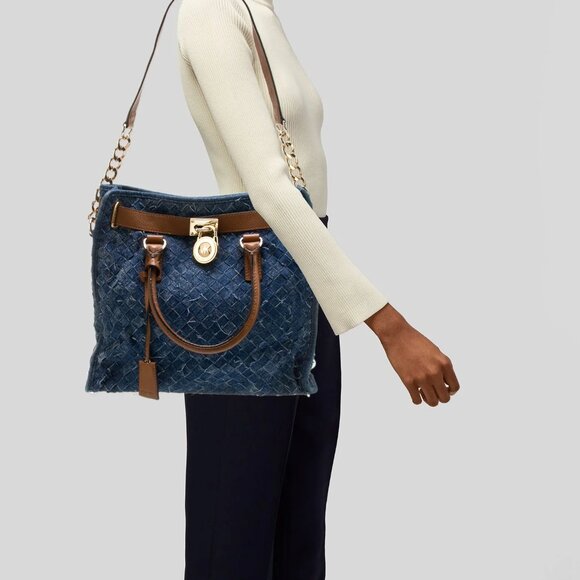 Michael Kors large hand/shoulder bag. - Picture 2 of 5